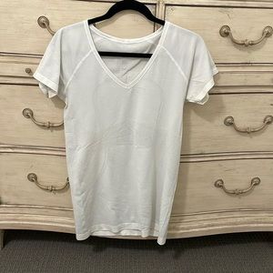 Lululemon vneck in white size 10